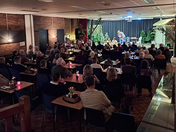 grote zaal publiek toneel op het podium