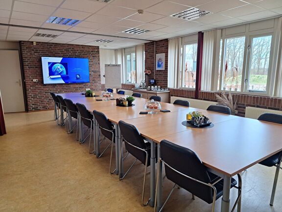 Vergaderzaal zaal vergaderen bijeenkomst cursus gezellige ruimte
